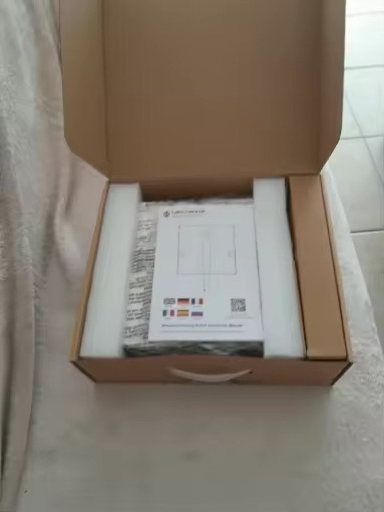 Déballage du Liectroux S11 dans son carton d'origine avec la notice